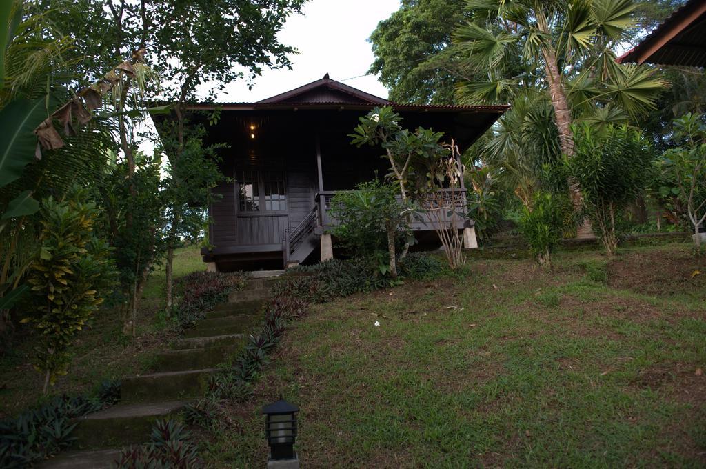Happy Gecko Dive Resort Бунакен Екстериор снимка